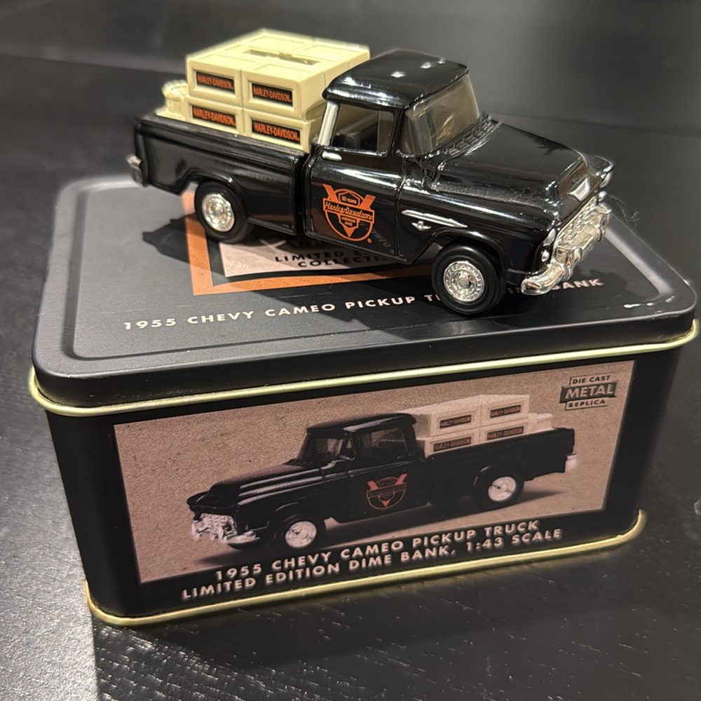Harley-Davidson Vintage Collectable Die Cast Model Truck Coin Bank w Display Tin